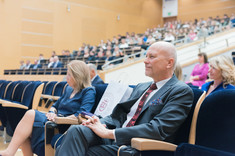 Od lewej: prof. dr hab. E. Mączyńska, prof. dr hab. inż. J. Sęp,