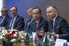 Od prawej: prezydent A. Duda, marszałek W. Ortyl, minister P. Ćwik, doradcy prezydenta,